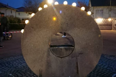schön geschmückt - der Brunnen auf dem Mühlenplatz